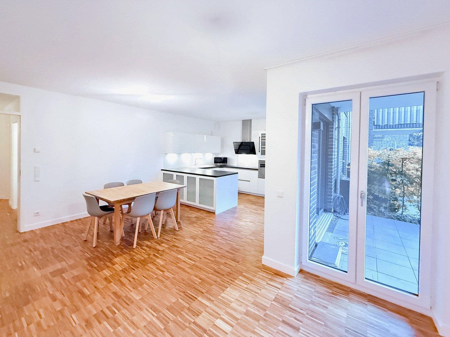 Prodej bytu 4+1 102 m², Jürgen-Töpfer-Str. 45, Hamburg, Hamburg Prodej bytu 4+1 102 m², Jürgen-Töpfer-Str. 45, Hamburg, Hamburg