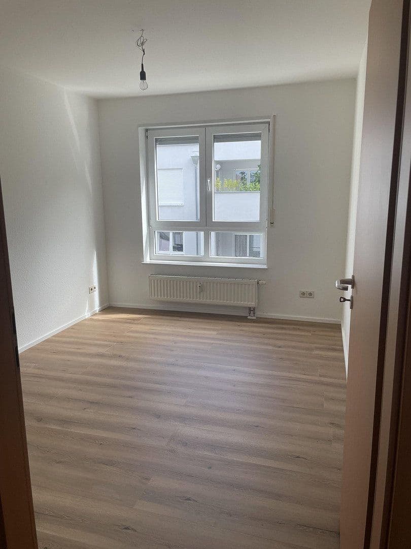Pronájem bytu 4+1 84 m², Böblingen, Bádensko-Württembersko Pronájem bytu 4+1 84 m², Böblingen, Bádensko-Württembersko