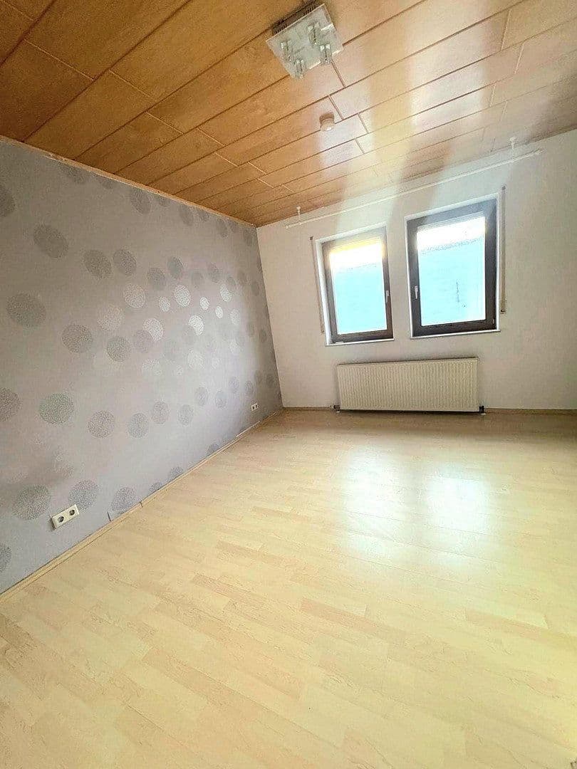 Pronájem bytu 3+1 83 m², Kirchenstraße 34, Beindersheim, Porýní-Falc Pronájem bytu 3+1 83 m², Kirchenstraße 34, Beindersheim, Porýní-Falc