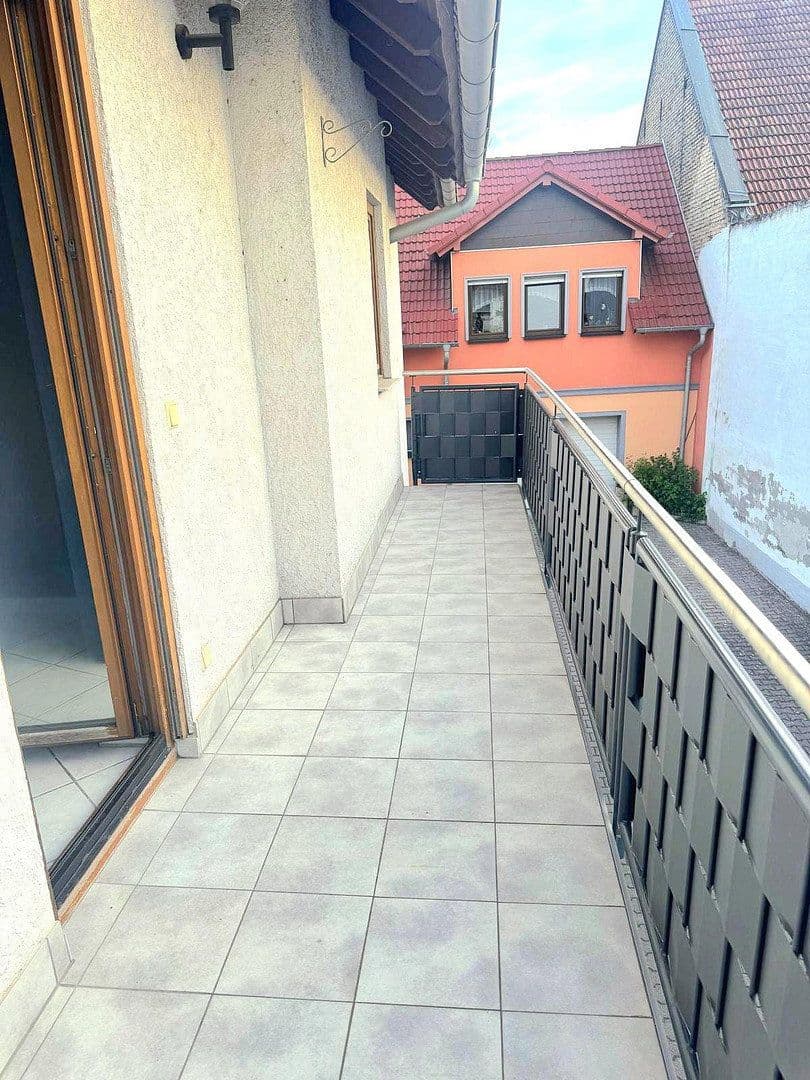 Pronájem bytu 3+1 83 m², Kirchenstraße 34, Beindersheim, Porýní-Falc Pronájem bytu 3+1 83 m², Kirchenstraße 34, Beindersheim, Porýní-Falc