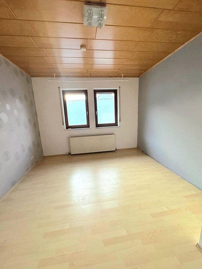Pronájem bytu 3+1 83 m², Kirchenstraße 34, Beindersheim, Porýní-Falc Pronájem bytu 3+1 83 m², Kirchenstraße 34, Beindersheim, Porýní-Falc