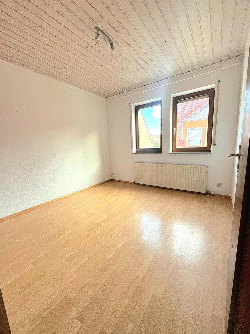 Pronájem bytu 3+1 83 m², Kirchenstraße 34, Beindersheim, Porýní-Falc Pronájem bytu 3+1 83 m², Kirchenstraße 34, Beindersheim, Porýní-Falc