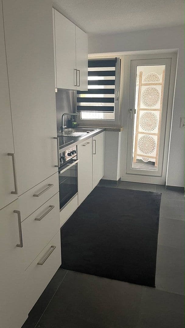 Pronájem bytu 2+1 75 m², Stuttgart-Wangen, Bádensko-Württembersko Pronájem bytu 2+1 75 m², Stuttgart-Wangen, Bádensko-Württembersko