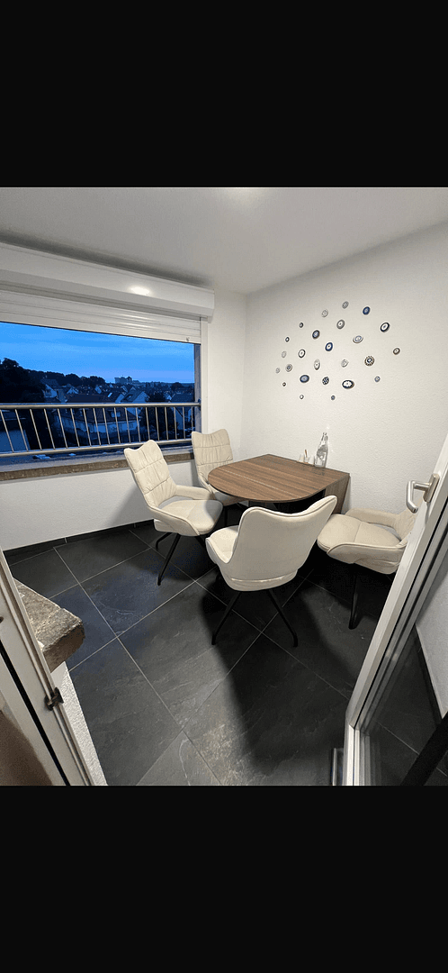 Pronájem bytu 2+1 75 m², Stuttgart-Wangen, Bádensko-Württembersko Pronájem bytu 2+1 75 m², Stuttgart-Wangen, Bádensko-Württembersko