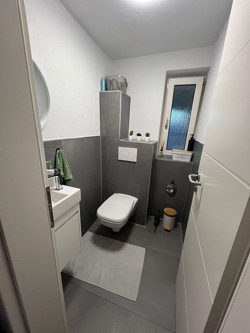 Pronájem bytu 2+1 75 m², Stuttgart-Wangen, Bádensko-Württembersko Pronájem bytu 2+1 75 m², Stuttgart-Wangen, Bádensko-Württembersko
