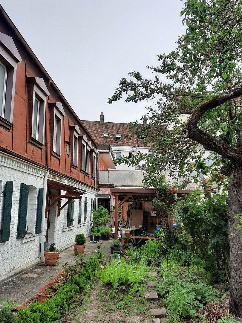 Prodej domu 870 m², pozemek 733 m², Nürnberger Str. 57, Erlangen, Bavorsko Prodej domu 870 m², pozemek 733 m², Nürnberger Str. 57, Erlangen, Bavorsko