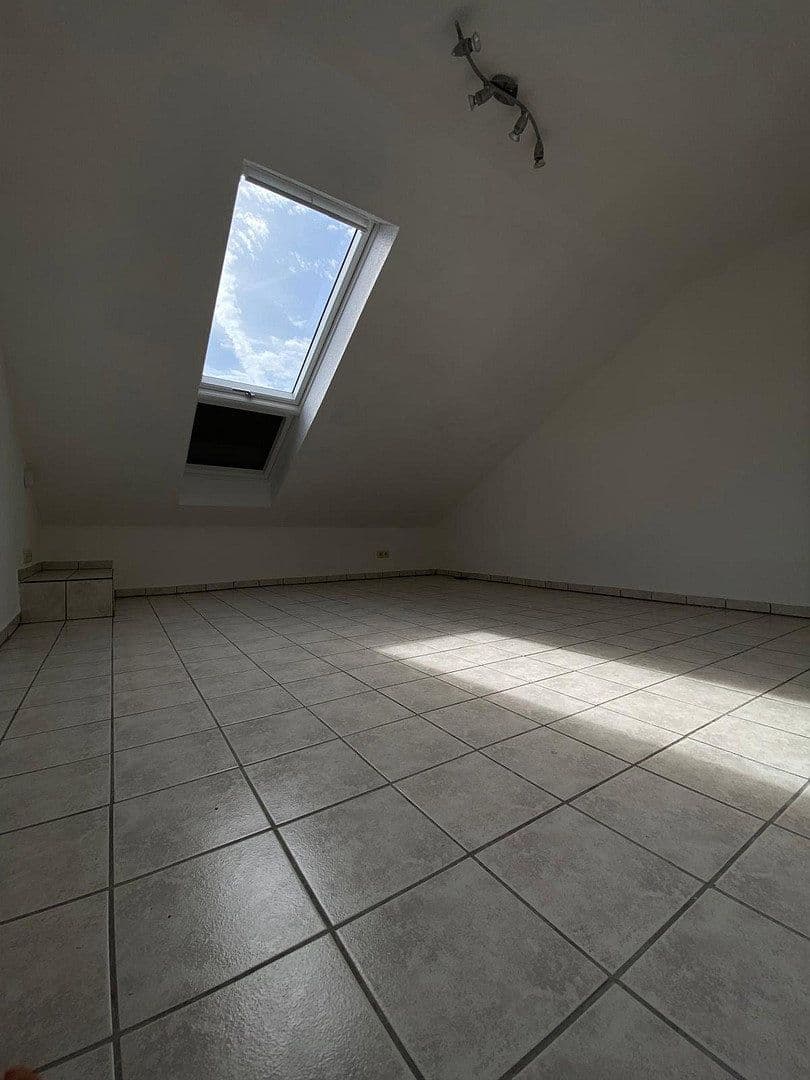 Prodej domu 152 m², pozemek 437 m², Ammerstraße 20, Nürtingen, Bádensko-Württembersko Prodej domu 152 m², pozemek 437 m², Ammerstraße 20, Nürtingen, Bádensko-Württembersko