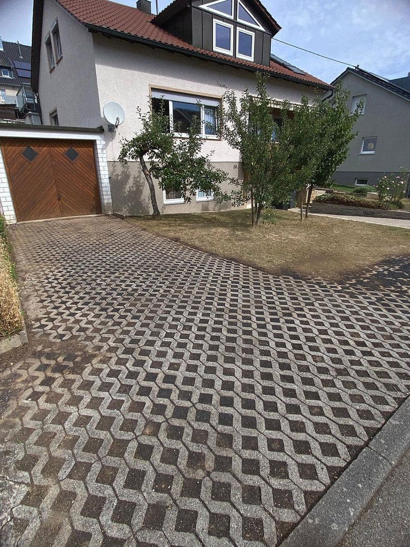Prodej domu 152 m², pozemek 437 m², Ammerstraße 20, Nürtingen, Bádensko-Württembersko Prodej domu 152 m², pozemek 437 m², Ammerstraße 20, Nürtingen, Bádensko-Württembersko