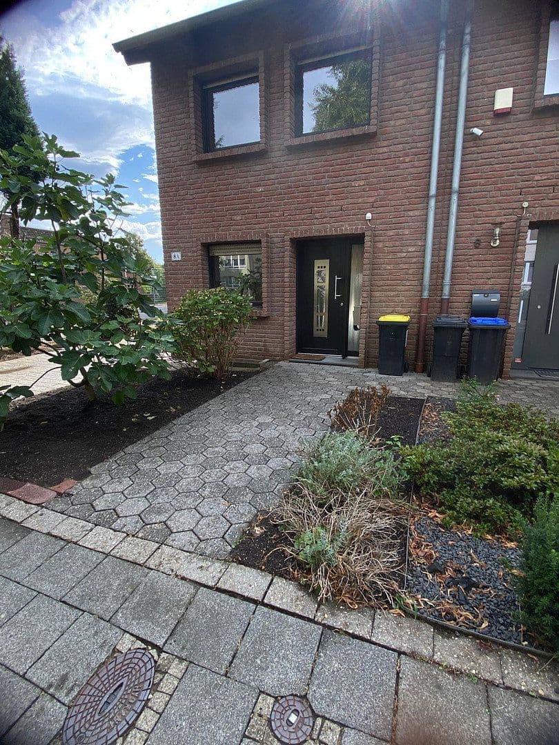 Prodej domu 130 m², pozemek 449 m², Welfenstraße 8a, Mönchengladbach, Severní Porýní-Vestfálsko Prodej domu 130 m², pozemek 449 m², Welfenstraße 8a, Mönchengladbach, Severní Porýní-Vestfálsko