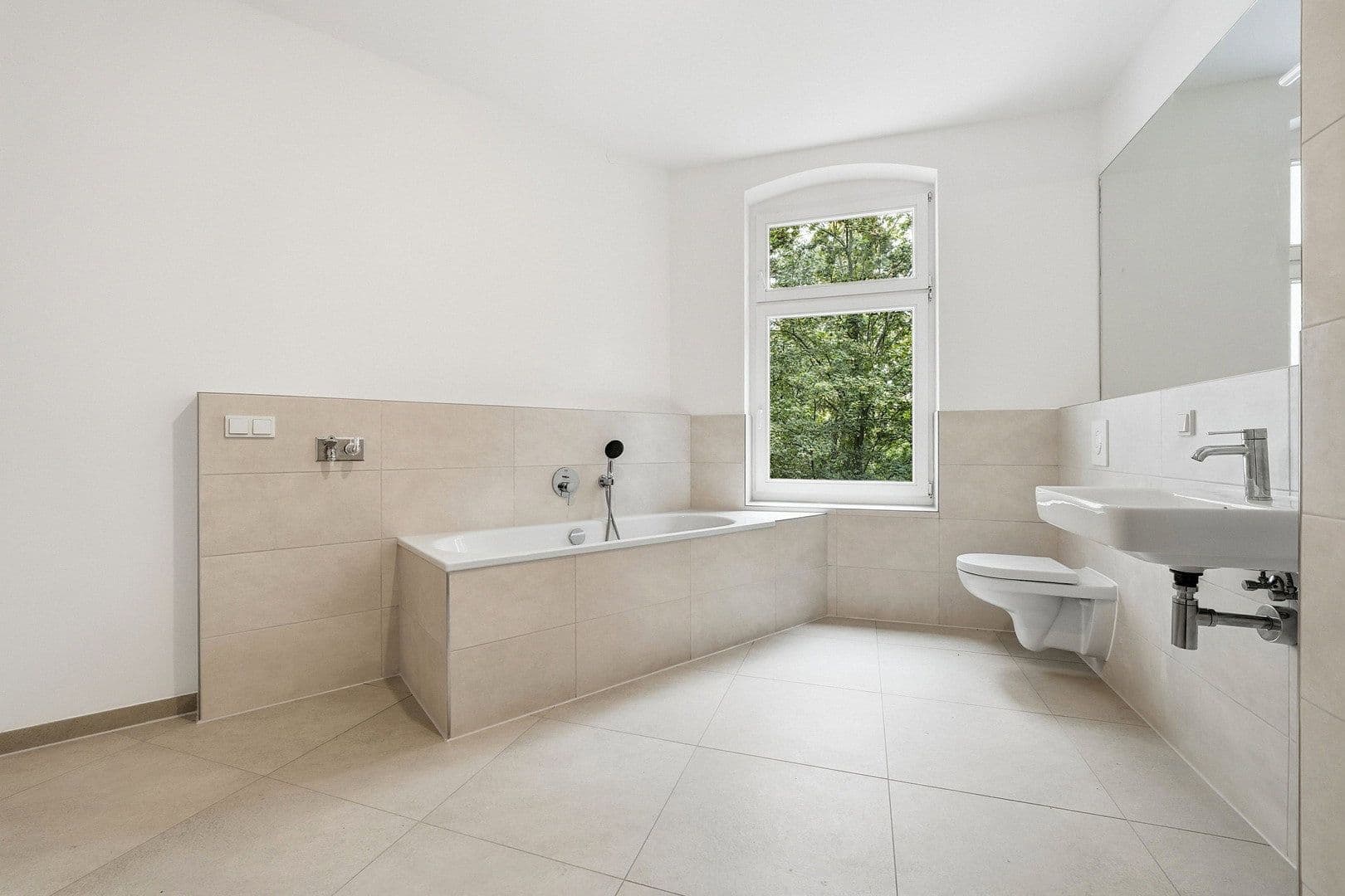 Prodej bytu 3+1 86 m², Berlin, Berlín Prodej bytu 3+1 86 m², Berlin, Berlín