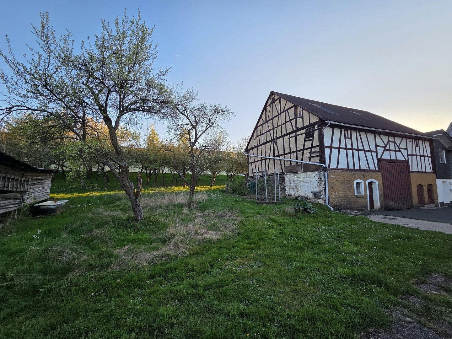 Prodej domu 158 m², pozemek 1.674 m², Hauptstraße 31, Heinzenbach, Porýní-Falc Prodej domu 158 m², pozemek 1.674 m², Hauptstraße 31, Heinzenbach, Porýní-Falc