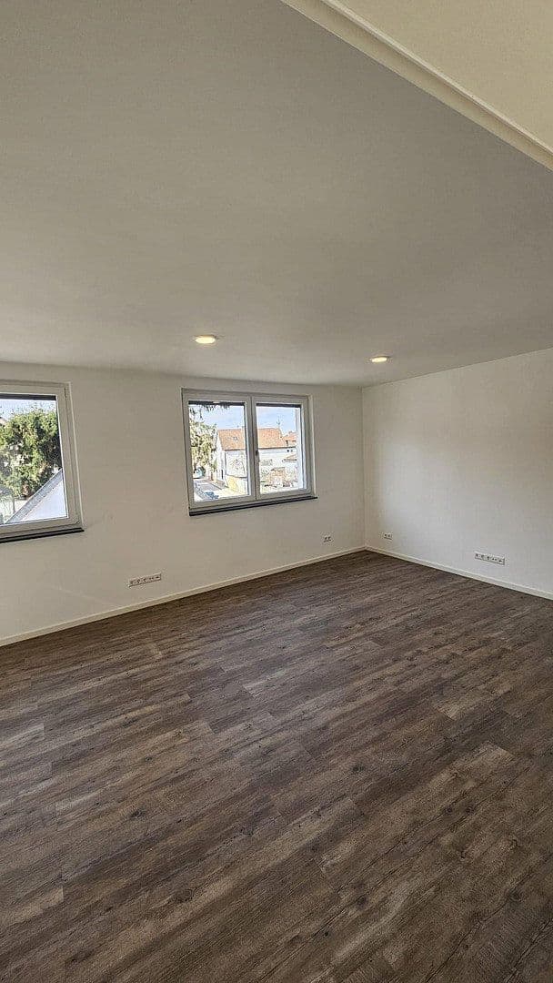 Prodej domu 167 m², pozemek 163 m², Speyerer Straße 25, Neuhofen, Porýní-Falc Prodej domu 167 m², pozemek 163 m², Speyerer Straße 25, Neuhofen, Porýní-Falc