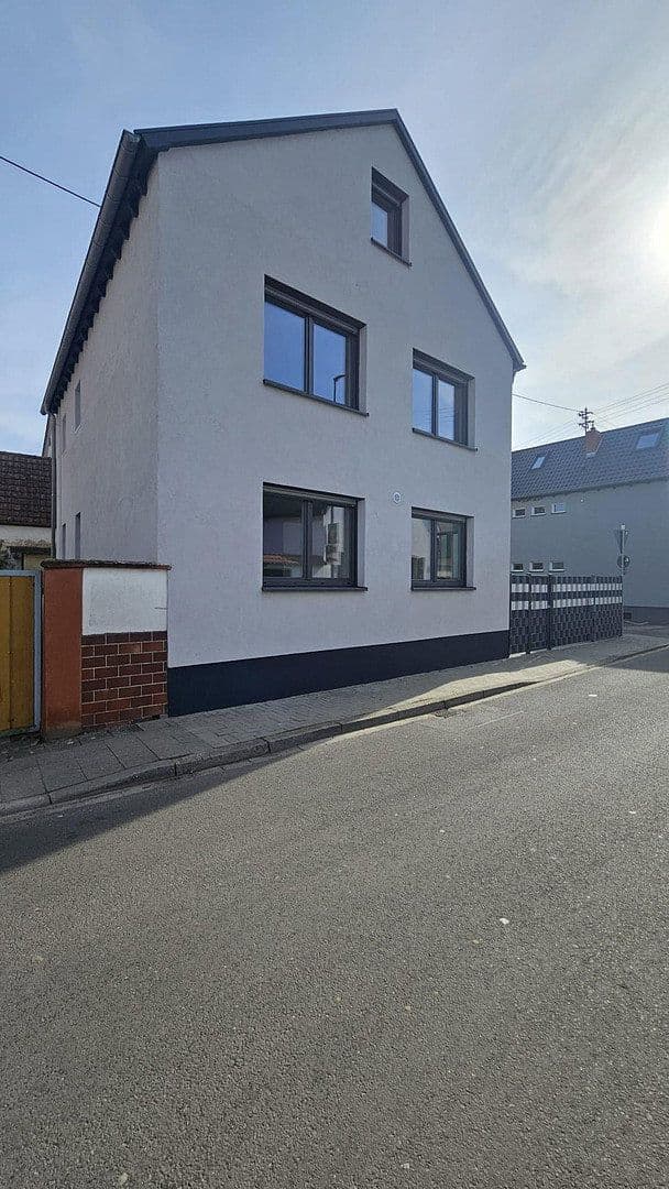 Prodej domu 167 m², pozemek 163 m², Speyerer Straße 25, Neuhofen, Porýní-Falc Prodej domu 167 m², pozemek 163 m², Speyerer Straße 25, Neuhofen, Porýní-Falc
