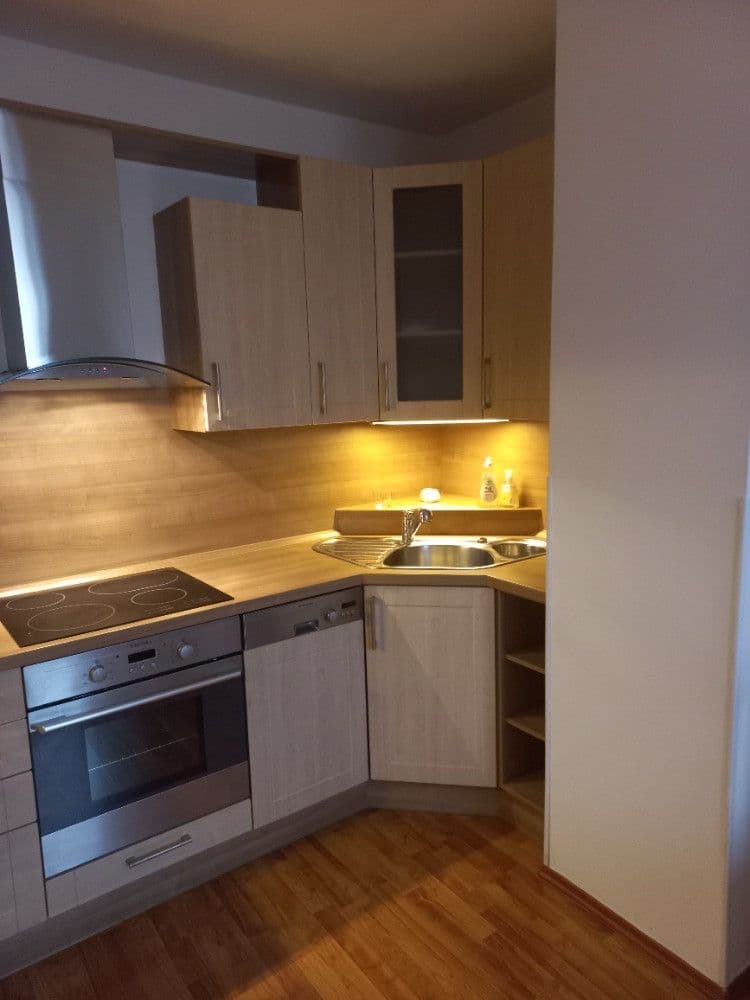 Pronájem bytu 2+kk 61 m², Hrnčířská, Jesenice, Středočeský kraj Pronájem bytu 2+kk 61 m², Hrnčířská, Jesenice, Středočeský kraj