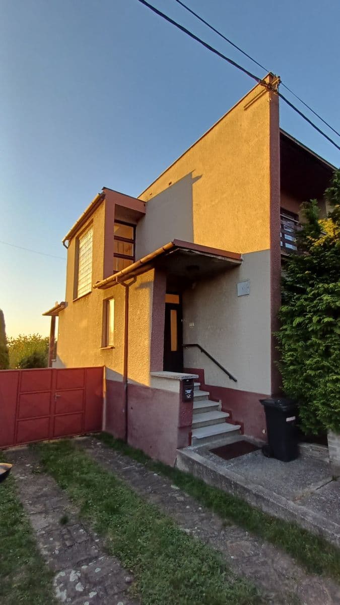 Prodej domu 240 m², pozemek 750 m², Na Výšině, Kunovice, Zlínský kraj Prodej domu 240 m², pozemek 750 m², Na Výšině, Kunovice, Zlínský kraj