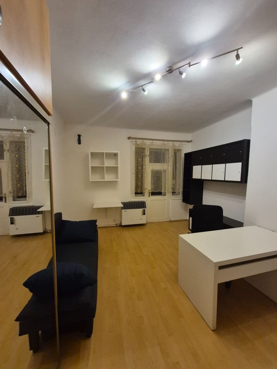 Pronájem bytu 1+kk 28 m², Cetyňská, Praha, Praha Pronájem bytu 1+kk 28 m², Cetyňská, Praha, Praha