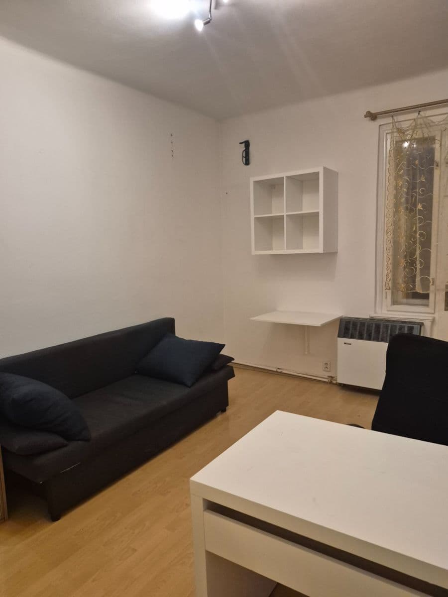 Pronájem bytu 1+kk 28 m², Cetyňská, Praha, Praha Pronájem bytu 1+kk 28 m², Cetyňská, Praha, Praha