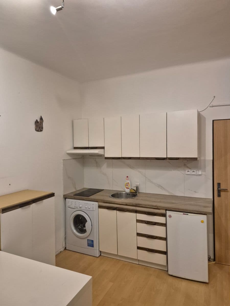 Pronájem bytu 1+kk 28 m², Cetyňská, Praha, Praha Pronájem bytu 1+kk 28 m², Cetyňská, Praha, Praha