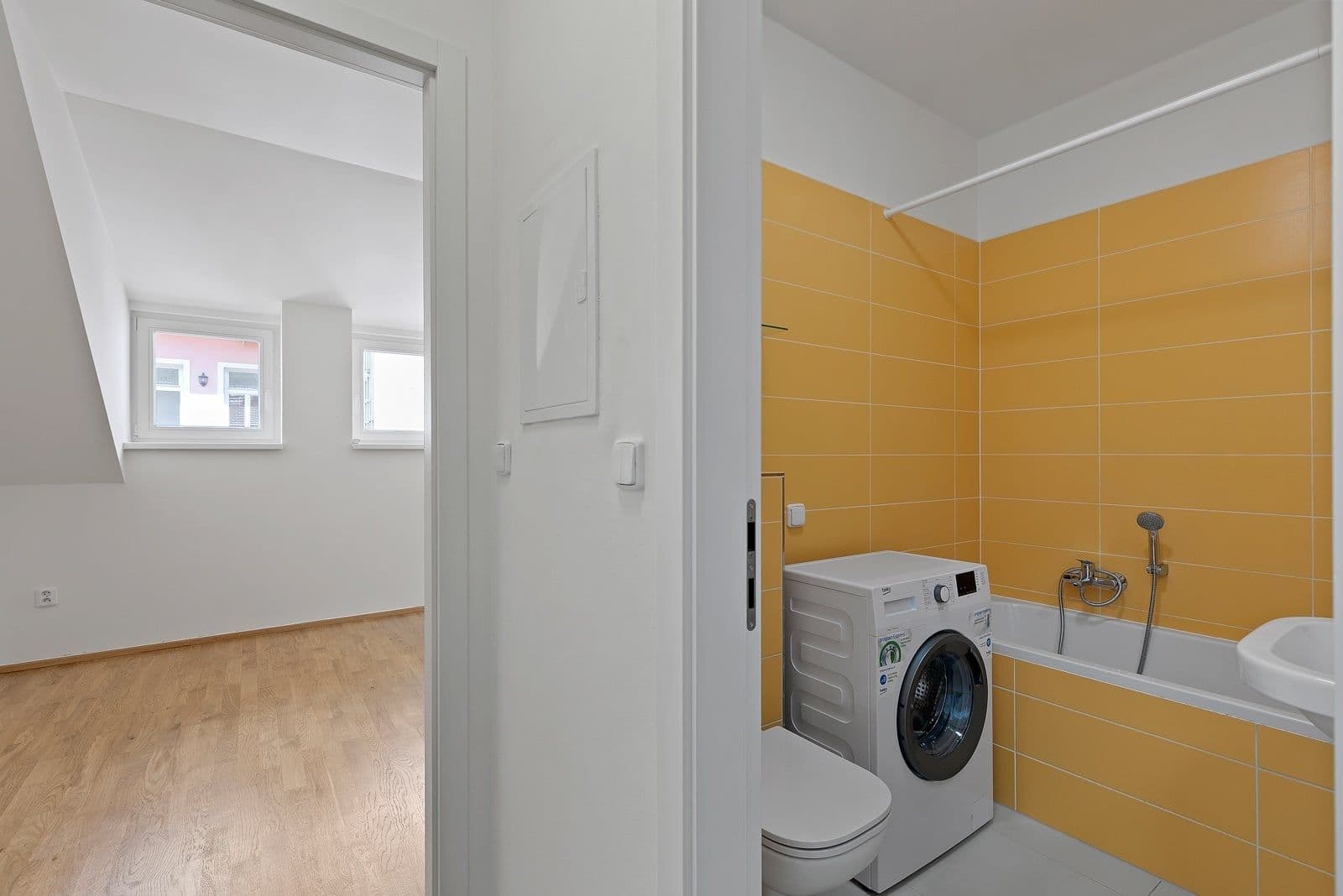 Pronájem bytu 1+kk 34 m², Slavojova, Praha, Praha Pronájem bytu 1+kk 34 m², Slavojova, Praha, Praha