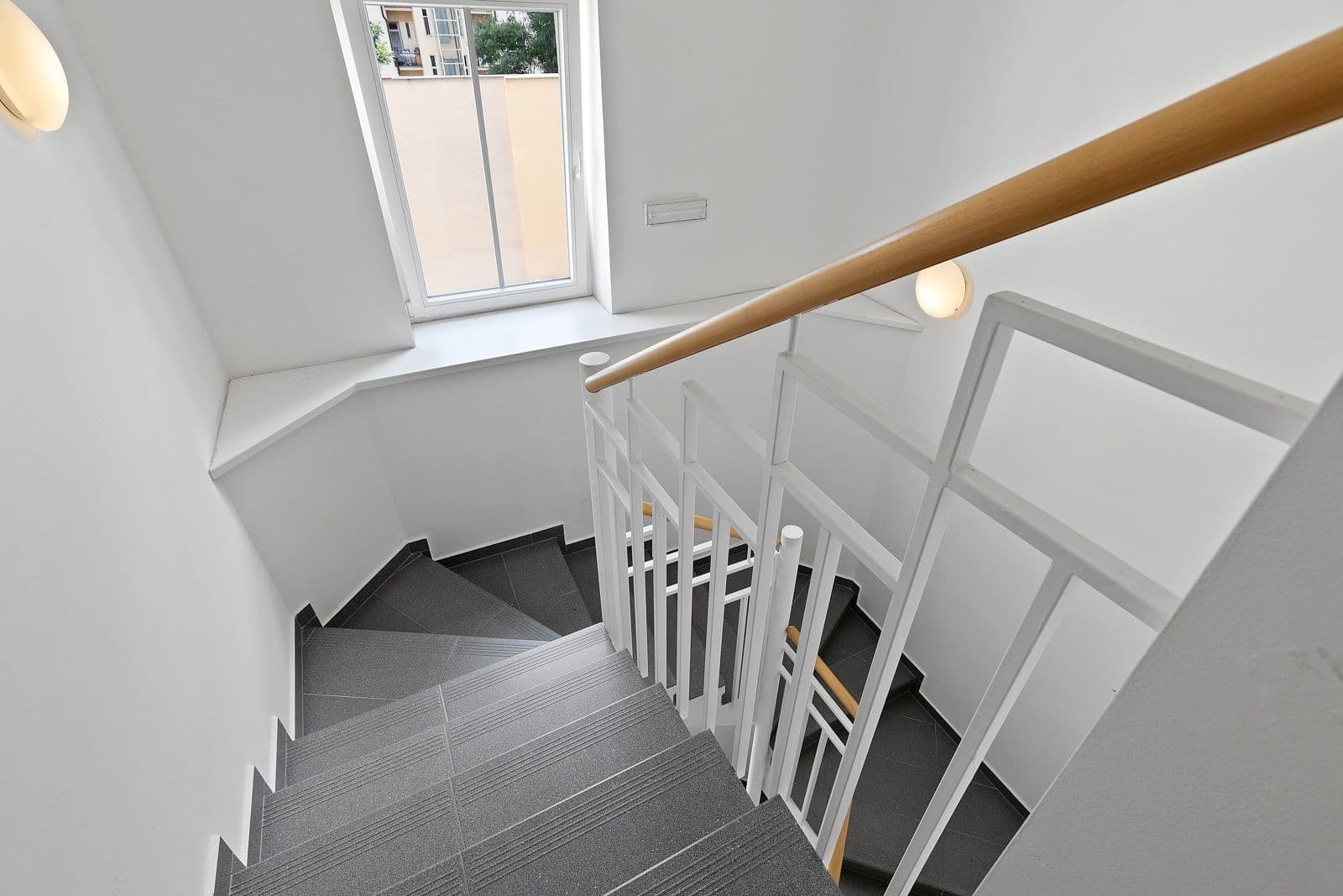 Pronájem bytu 1+kk 34 m², Slavojova, Praha, Praha Pronájem bytu 1+kk 34 m², Slavojova, Praha, Praha