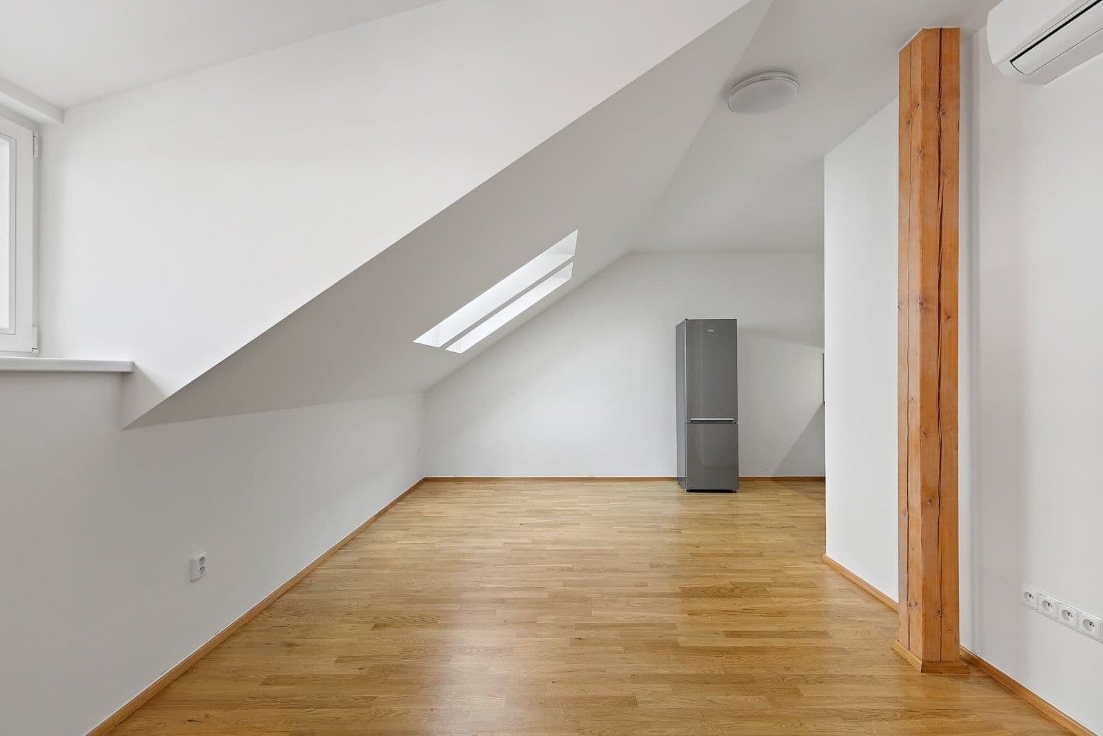 Pronájem bytu 1+kk 34 m², Slavojova, Praha, Praha Pronájem bytu 1+kk 34 m², Slavojova, Praha, Praha