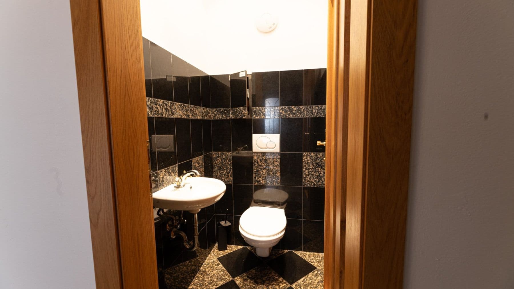 Pronájem bytu 3+1 117 m², Tomáškova, Praha, Praha Pronájem bytu 3+1 117 m², Tomáškova, Praha, Praha