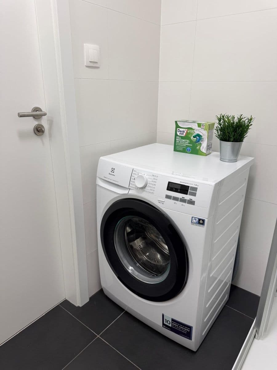 Pronájem bytu 1+kk 28 m², Na Větrníku, Praha, Praha Pronájem bytu 1+kk 28 m², Na Větrníku, Praha, Praha