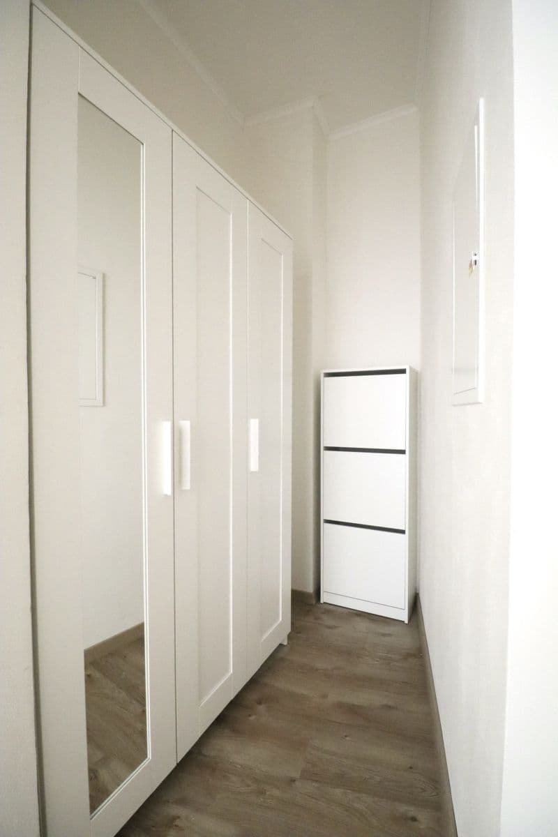 Pronájem bytu 1+kk 22 m², Černomořská, Praha, Praha Pronájem bytu 1+kk 22 m², Černomořská, Praha, Praha