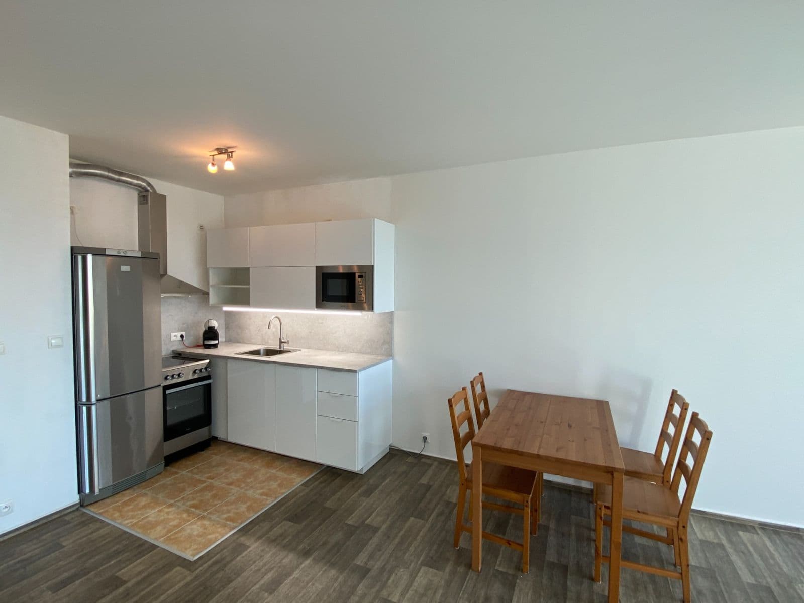 Pronájem bytu 2+kk 53 m², Zlonická, Praha, Praha Pronájem bytu 2+kk 53 m², Zlonická, Praha, Praha