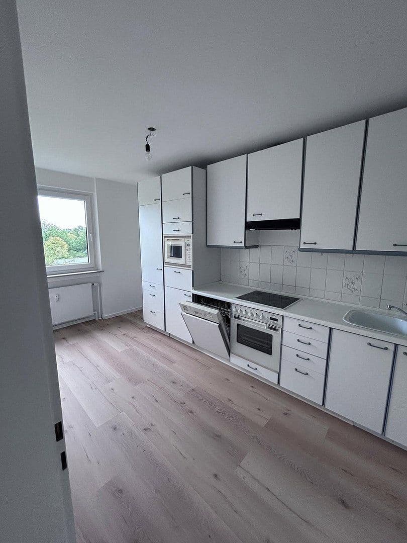 Pronájem bytu 3+1 76 m², Pestalozzistraße 1, Germering, Bavorsko Pronájem bytu 3+1 76 m², Pestalozzistraße 1, Germering, Bavorsko