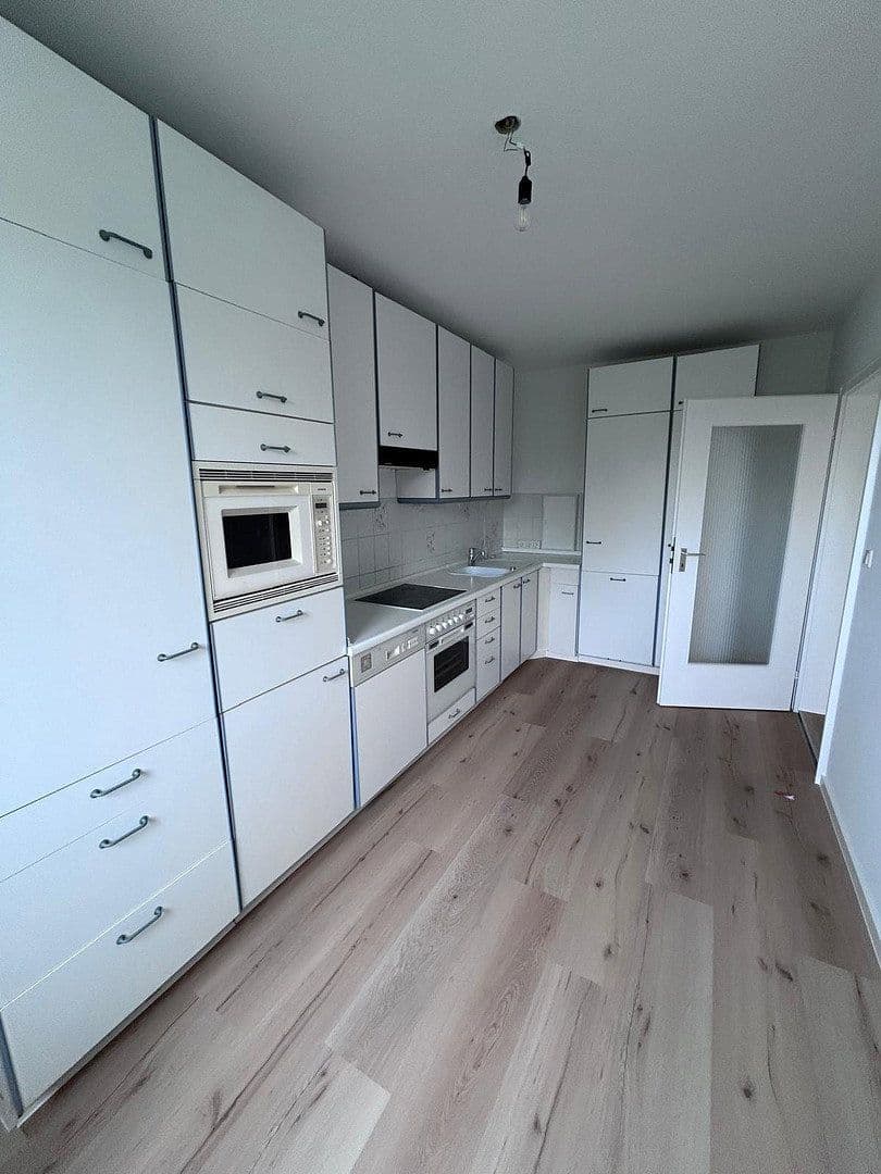 Pronájem bytu 3+1 76 m², Pestalozzistraße 1, Germering, Bavorsko Pronájem bytu 3+1 76 m², Pestalozzistraße 1, Germering, Bavorsko