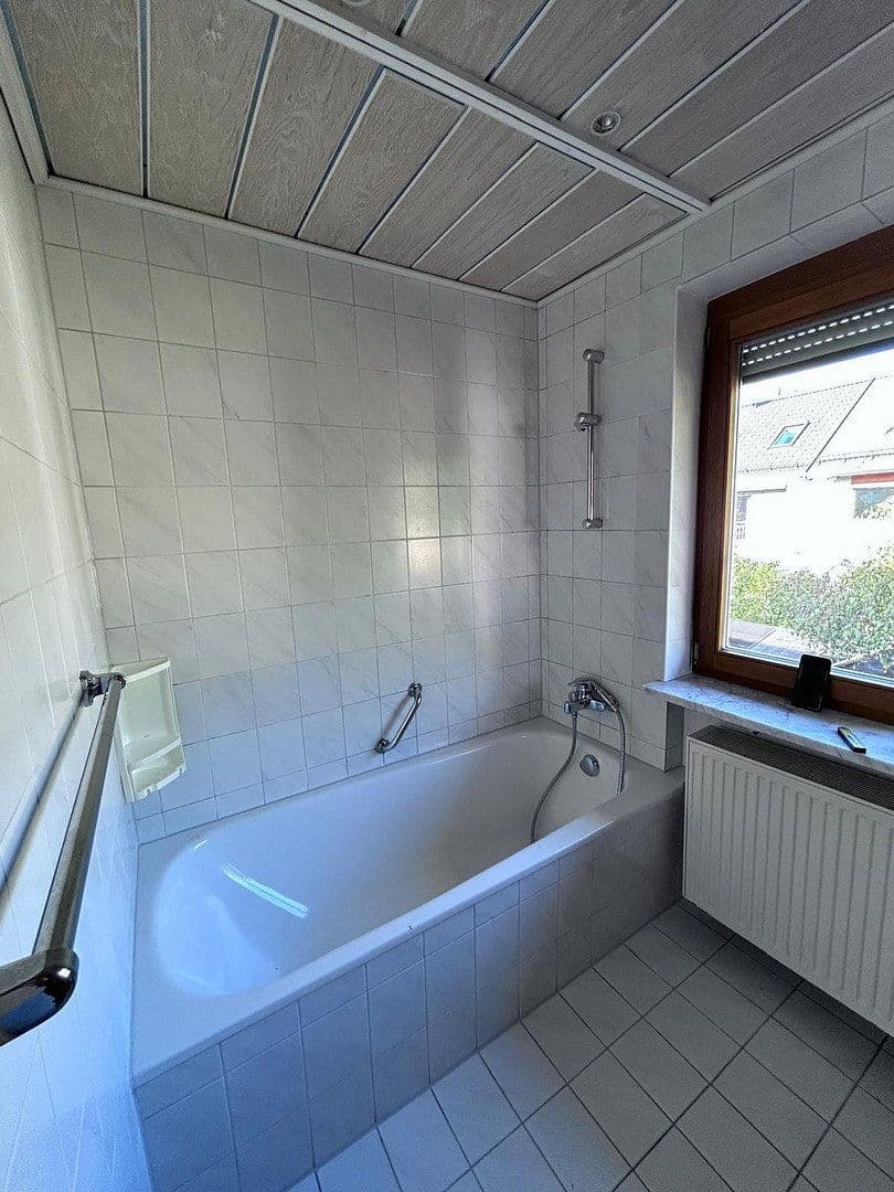 Pronájem domu 142 m², pozemek 169 m², Blütenstraße 27, Puchheim, Bavorsko Pronájem domu 142 m², pozemek 169 m², Blütenstraße 27, Puchheim, Bavorsko