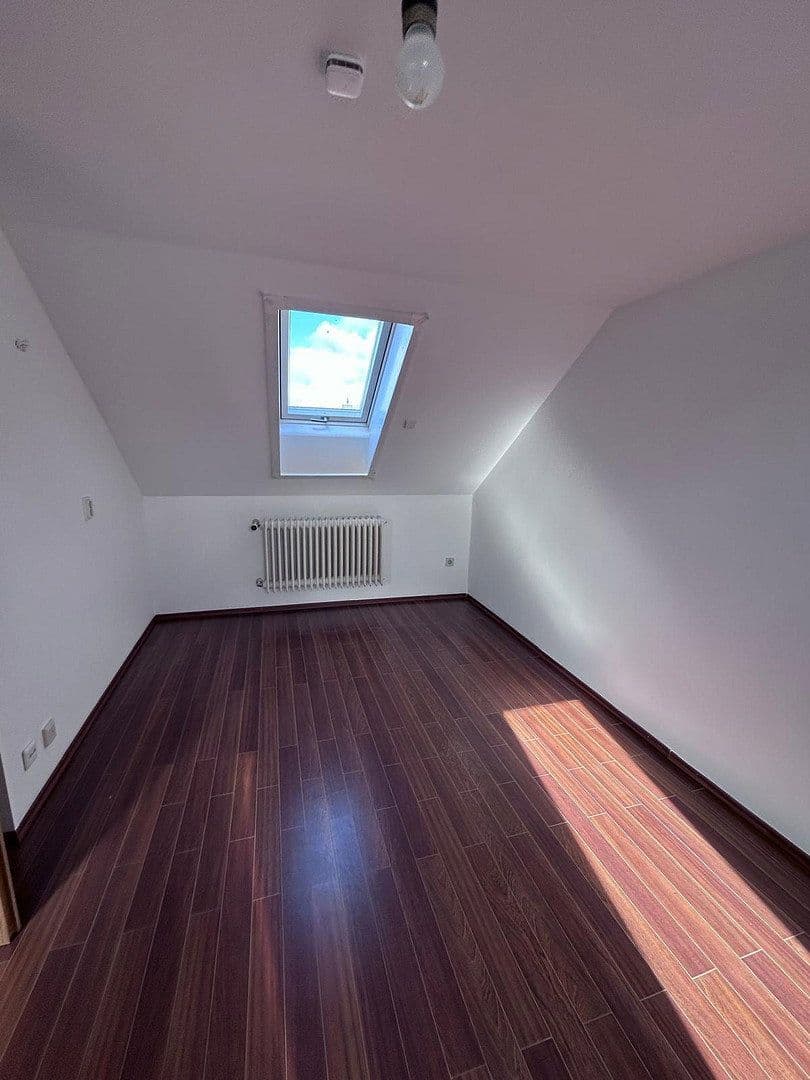 Pronájem domu 142 m², pozemek 169 m², Blütenstraße 27, Puchheim, Bavorsko Pronájem domu 142 m², pozemek 169 m², Blütenstraße 27, Puchheim, Bavorsko