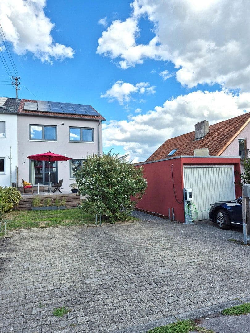 Prodej domu 103 m², pozemek 351 m², Untergruppenbach, Bádensko-Württembersko Prodej domu 103 m², pozemek 351 m², Untergruppenbach, Bádensko-Württembersko