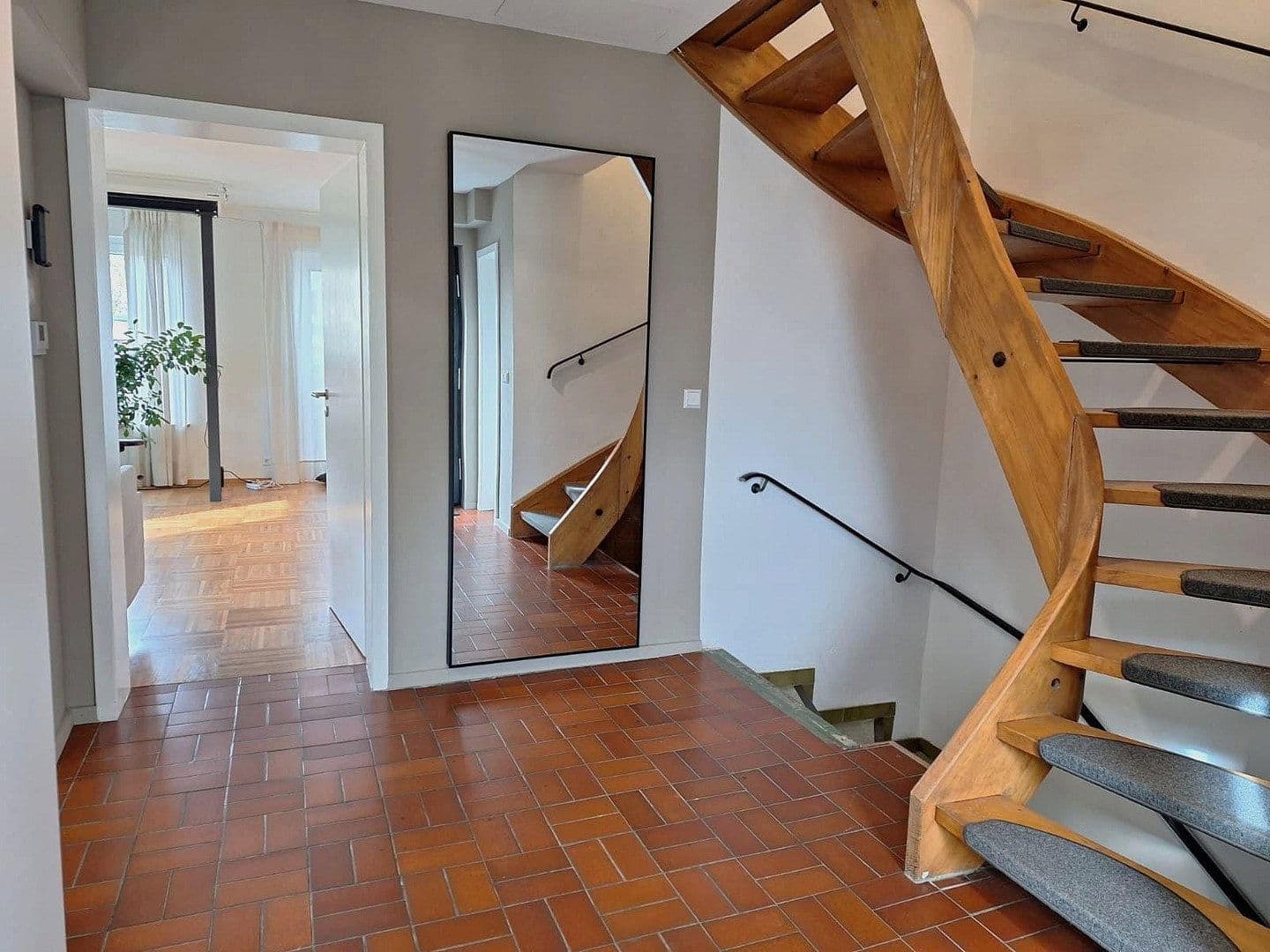 Prodej domu 103 m², pozemek 351 m², Untergruppenbach, Bádensko-Württembersko Prodej domu 103 m², pozemek 351 m², Untergruppenbach, Bádensko-Württembersko