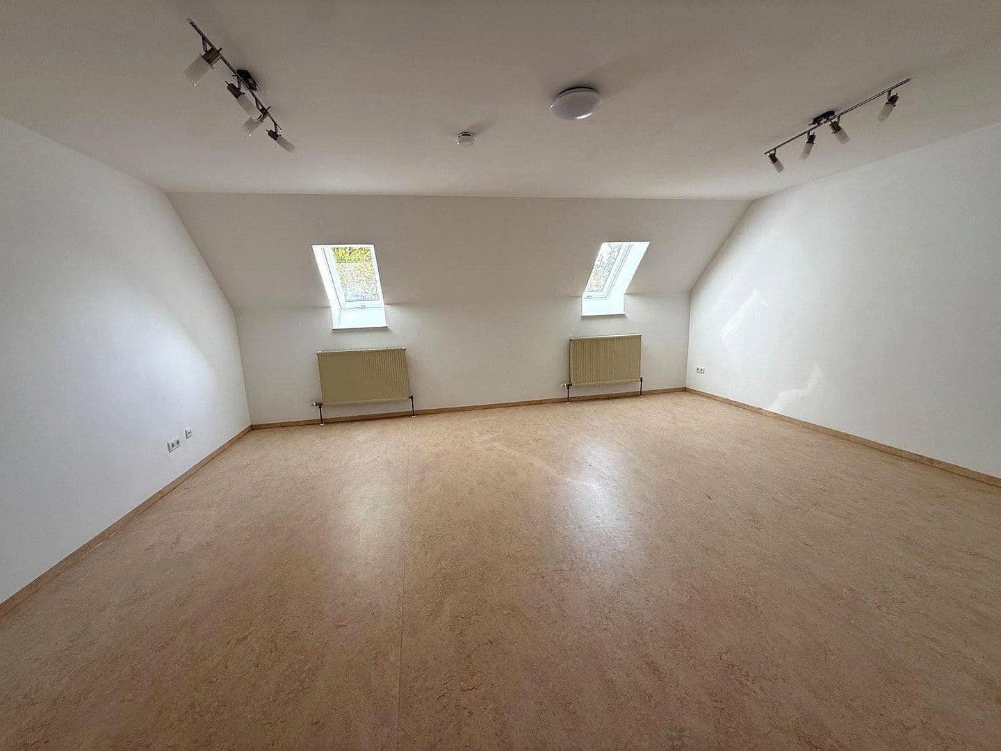 Prodej domu 154 m², pozemek 290 m², Neuendettelsau, Bavorsko Prodej domu 154 m², pozemek 290 m², Neuendettelsau, Bavorsko