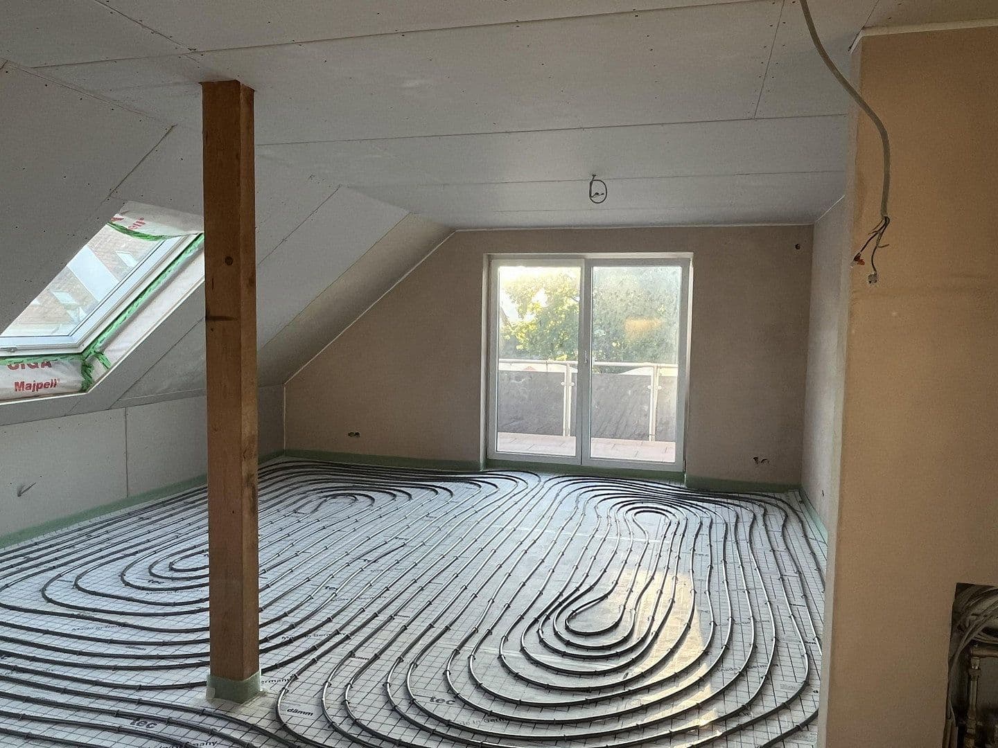 Pronájem bytu 3+1 83 m², Weissach im Tal, Bádensko-Württembersko Pronájem bytu 3+1 83 m², Weissach im Tal, Bádensko-Württembersko