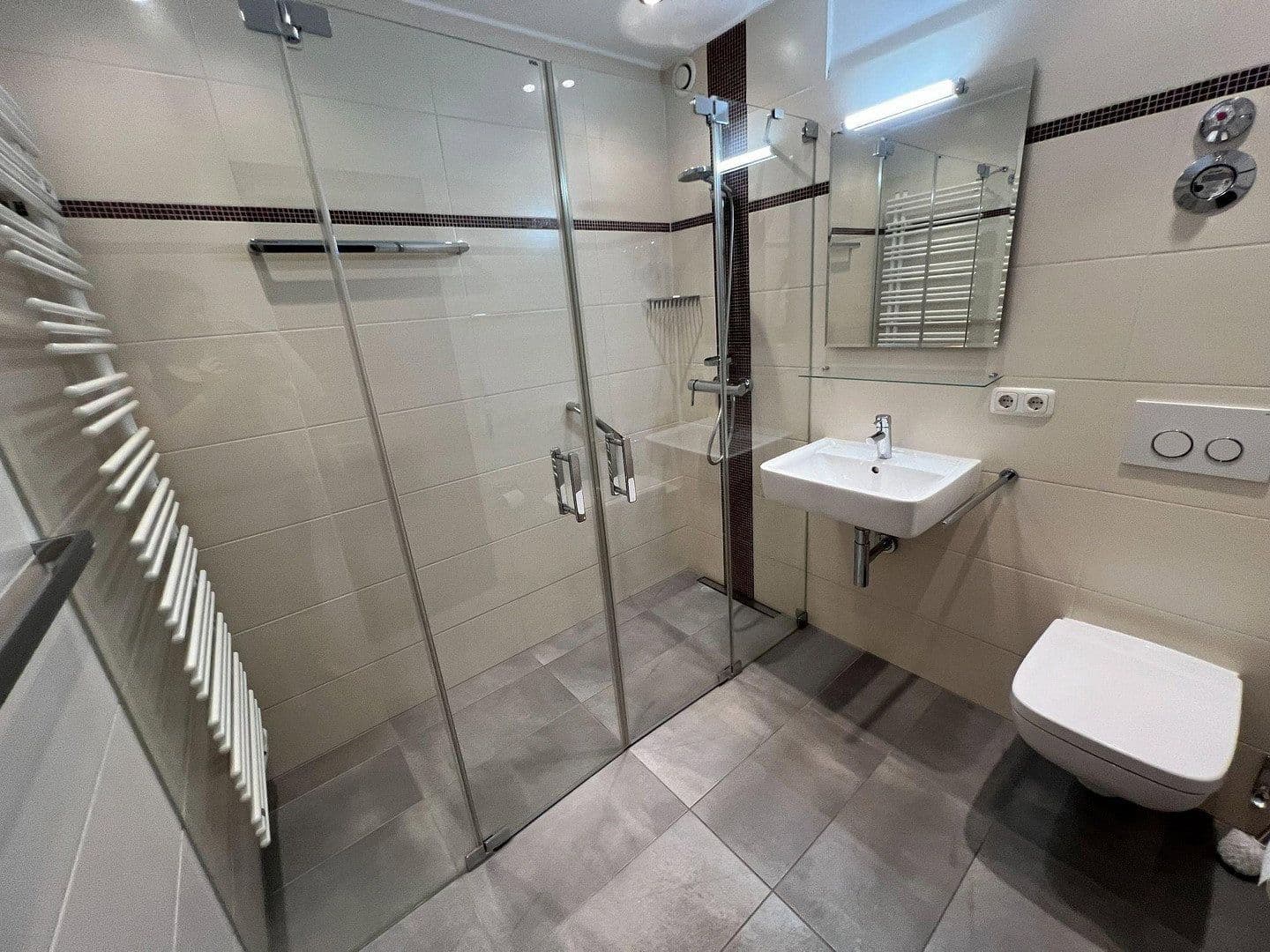 Pronájem bytu 4+1 106 m², Connollystraße 24, München, Bavorsko Pronájem bytu 4+1 106 m², Connollystraße 24, München, Bavorsko