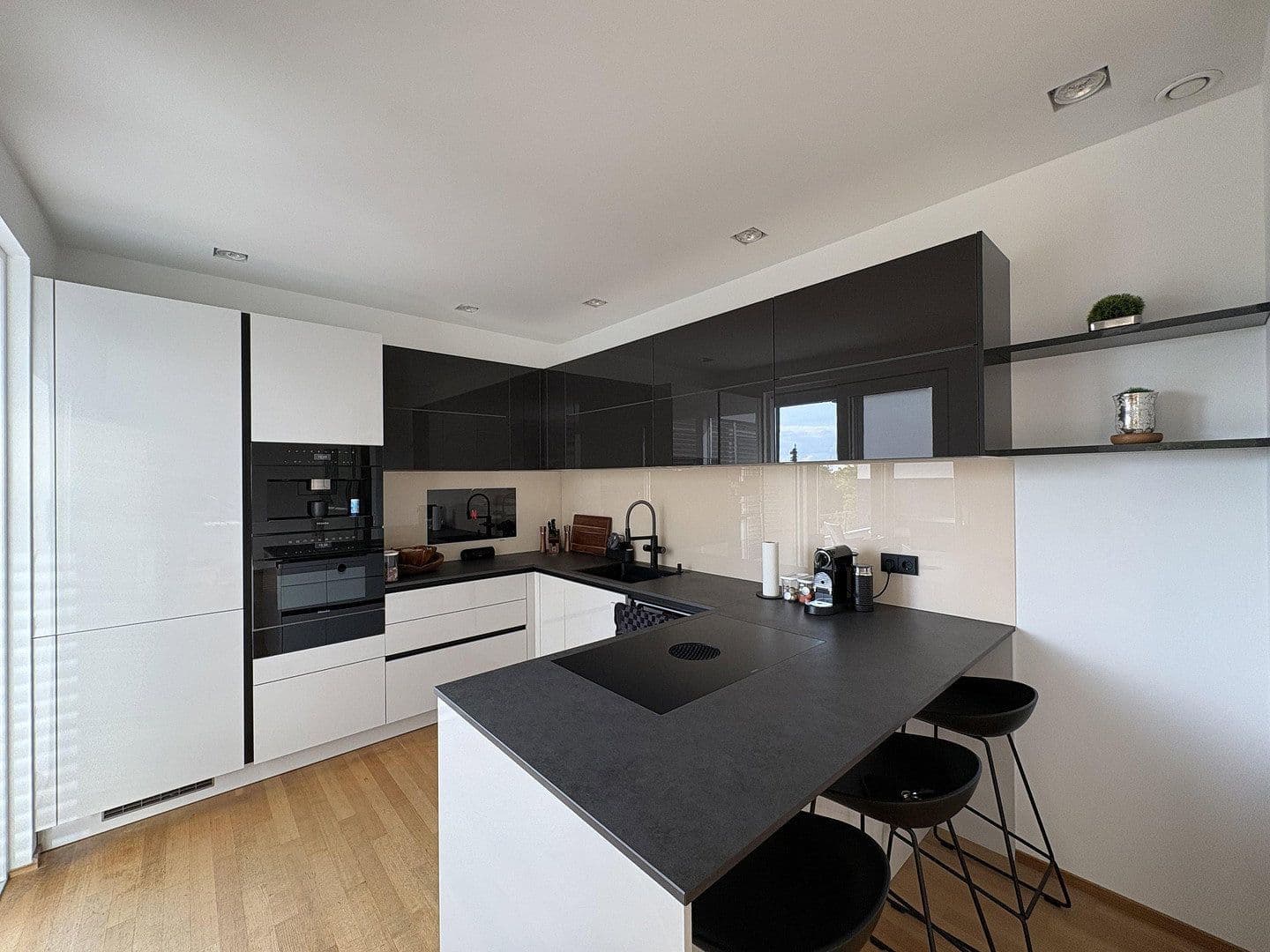 Prodej bytu 5+kk 193 m², Schweinfurt, Bavorsko Prodej bytu 5+kk 193 m², Schweinfurt, Bavorsko