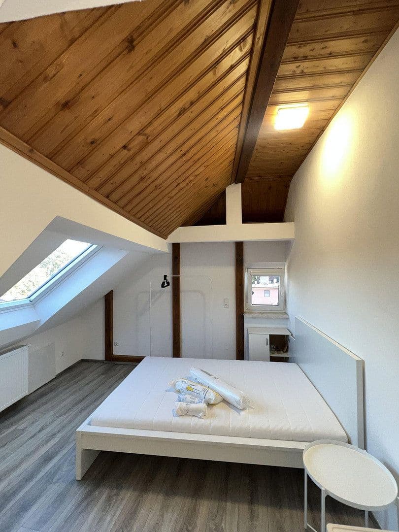 Pronájem bytu 4+1 103 m², Stuttgart, Bádensko-Württembersko Pronájem bytu 4+1 103 m², Stuttgart, Bádensko-Württembersko