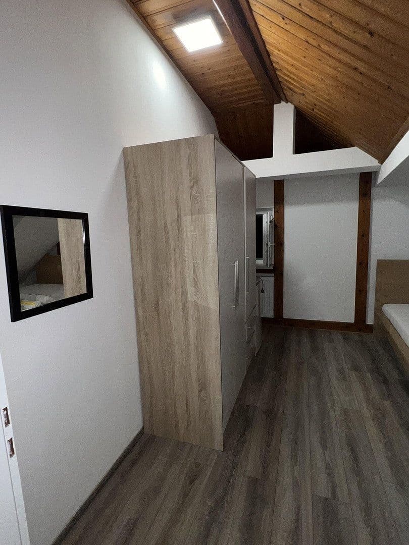 Pronájem bytu 4+1 103 m², Stuttgart, Bádensko-Württembersko Pronájem bytu 4+1 103 m², Stuttgart, Bádensko-Württembersko