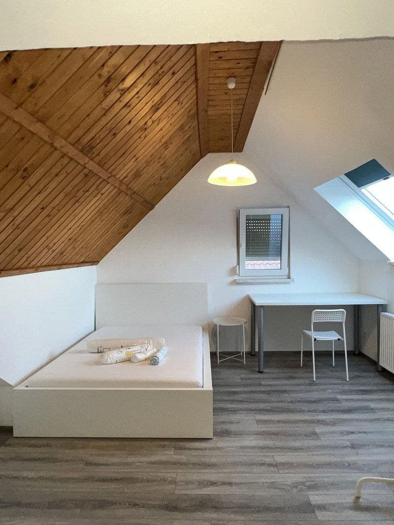 Pronájem bytu 4+1 103 m², Stuttgart, Bádensko-Württembersko Pronájem bytu 4+1 103 m², Stuttgart, Bádensko-Württembersko