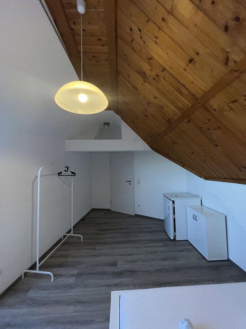 Pronájem bytu 4+1 103 m², Stuttgart, Bádensko-Württembersko Pronájem bytu 4+1 103 m², Stuttgart, Bádensko-Württembersko