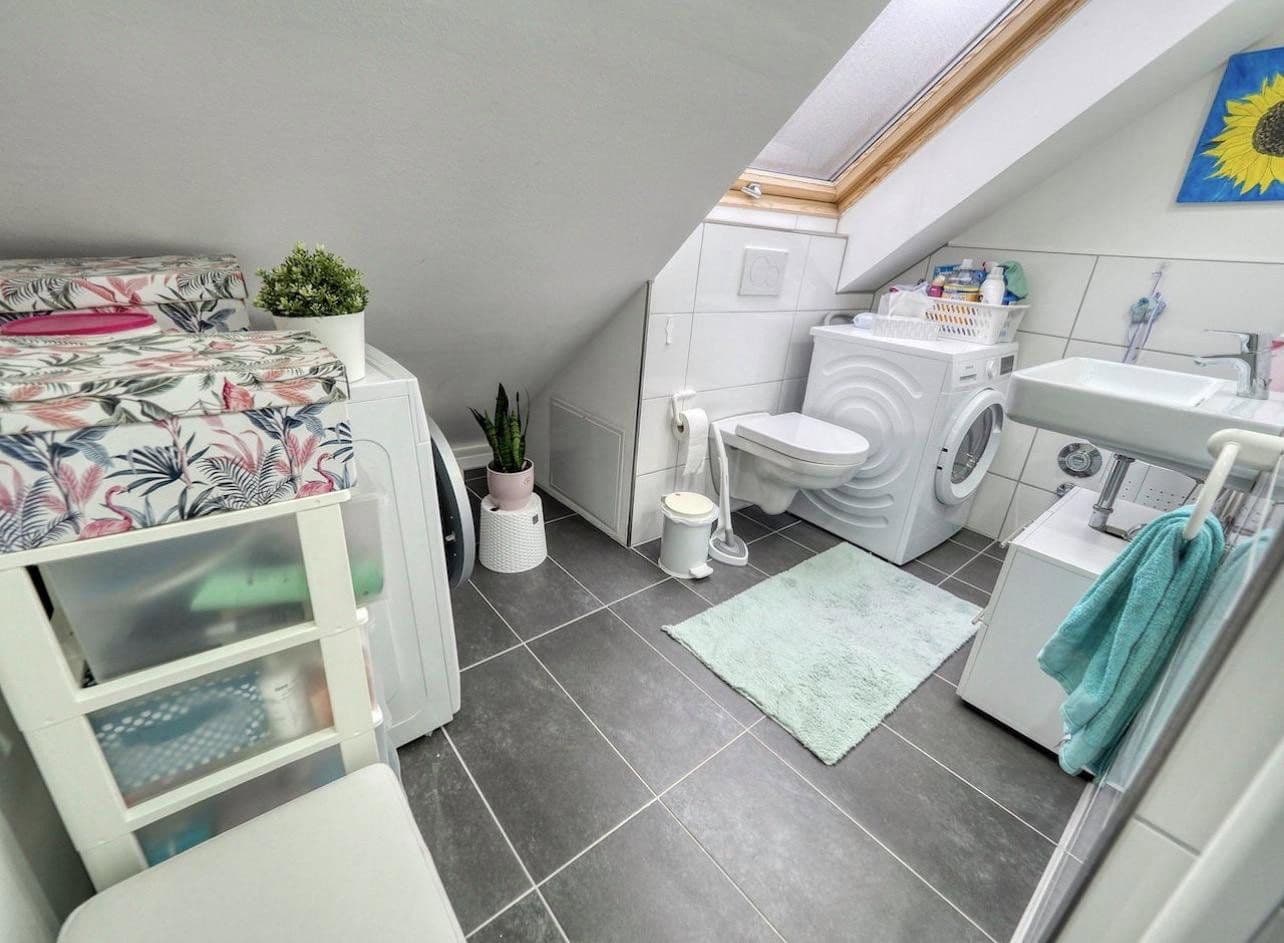 Pronájem bytu 4+1 103 m², Stuttgart, Bádensko-Württembersko Pronájem bytu 4+1 103 m², Stuttgart, Bádensko-Württembersko