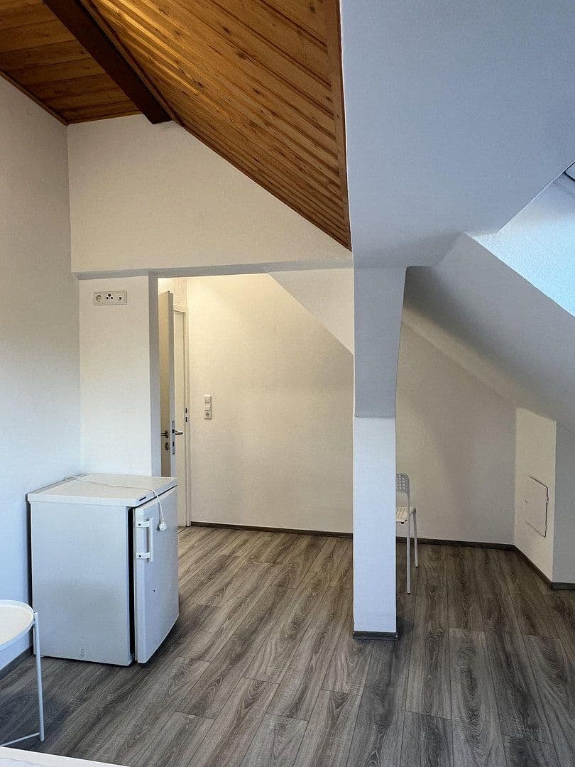 Pronájem bytu 4+1 103 m², Stuttgart, Bádensko-Württembersko Pronájem bytu 4+1 103 m², Stuttgart, Bádensko-Württembersko