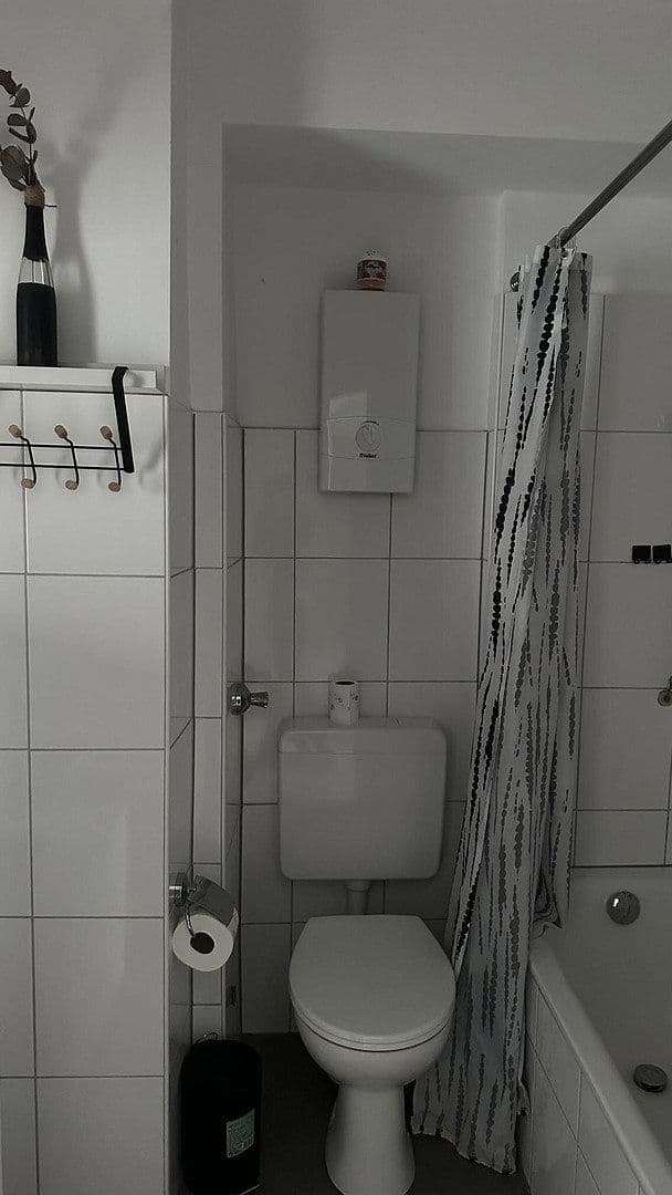 Pronájem bytu 3+1 75 m², Ferdinandstr., Düsseldorf, Severní Porýní-Vestfálsko Pronájem bytu 3+1 75 m², Ferdinandstr., Düsseldorf, Severní Porýní-Vestfálsko
