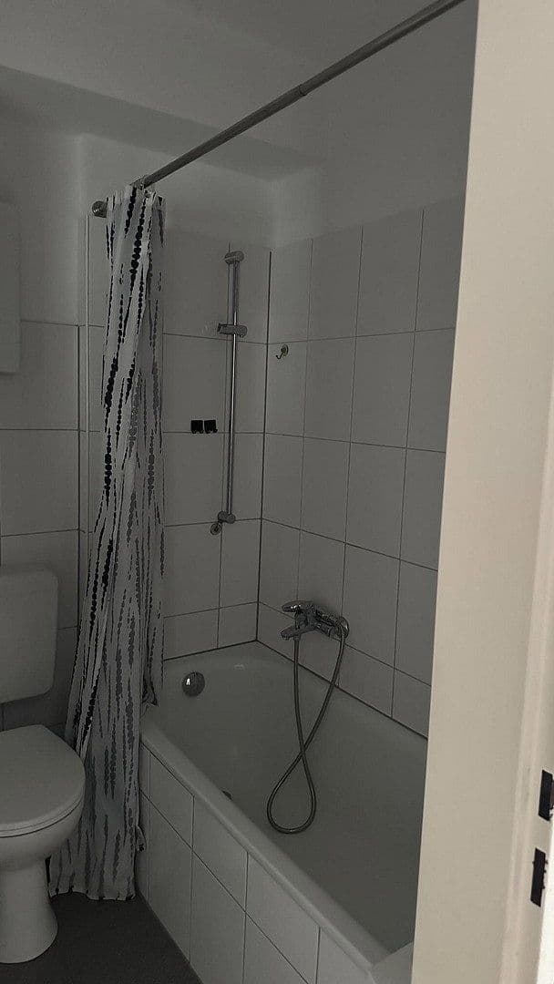 Pronájem bytu 3+1 75 m², Ferdinandstr., Düsseldorf, Severní Porýní-Vestfálsko Pronájem bytu 3+1 75 m², Ferdinandstr., Düsseldorf, Severní Porýní-Vestfálsko