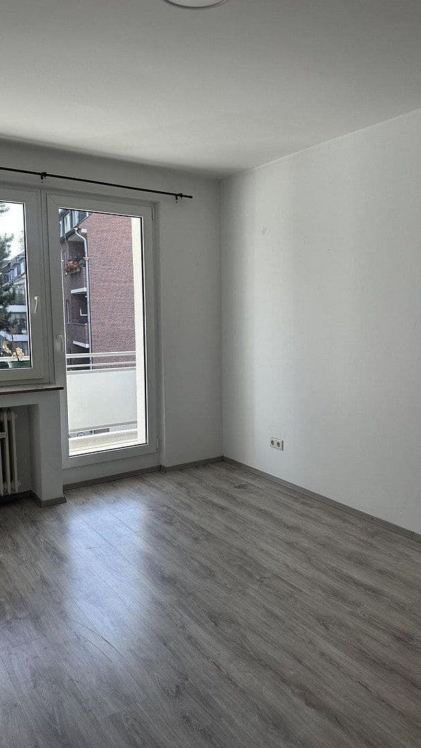 Pronájem bytu 3+1 75 m², Ferdinandstr., Düsseldorf, Severní Porýní-Vestfálsko Pronájem bytu 3+1 75 m², Ferdinandstr., Düsseldorf, Severní Porýní-Vestfálsko