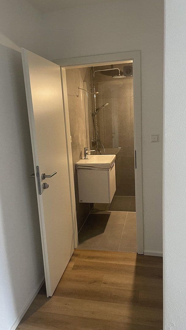 Pronájem bytu 1+1 36 m², Stuttgart, Bádensko-Württembersko Pronájem bytu 1+1 36 m², Stuttgart, Bádensko-Württembersko
