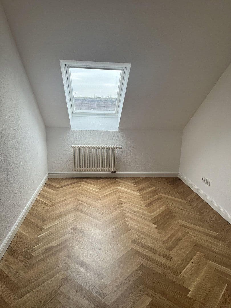 Pronájem bytu 2+1 79 m², Wiederitzscher Straße 11, Leipzig, Sasko Pronájem bytu 2+1 79 m², Wiederitzscher Straße 11, Leipzig, Sasko